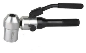 Napęd hydrauliczny do wykrawania otworów