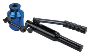 Napęd hydrauliczny do wykrawania otworów