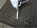 Wielofunkcyjne narzędzie do otwierania włazu pokrywy